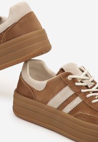 Born2be - Brązowe Zamszowe Sneakersy na Grubej Podeszwie z Paskami i Skórzaną Wkładką Felenne. Okazja: na co dzień. Zapięcie: pasek. Kolor: brązowy. Materiał: zamsz, skóra. Wzór: paski #5