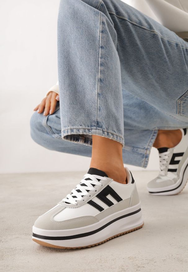 Born2be - Białe Sneakersy na Grubej Podeszwie Ozdobione Geometrycznym Wzorem Asoastis. Okazja: na spacer, na co dzień, do pracy. Kolor: biały. Materiał: prążkowany, dzianina. Wzór: geometria, aplikacja. Sport: turystyka piesza