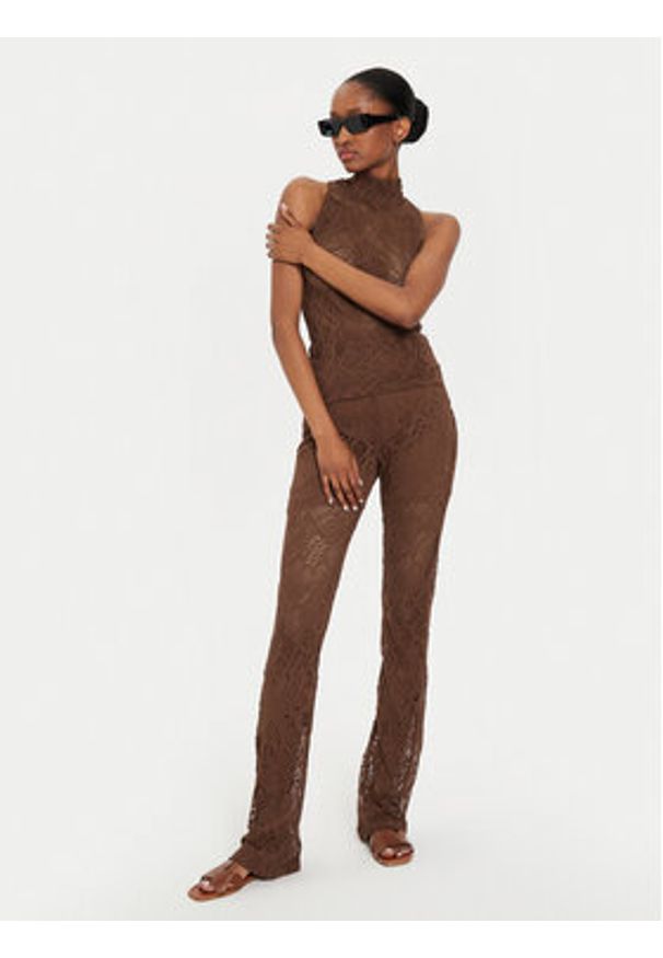 GESTUZ - Gestuz Spodnie materiałowe Hilma 10909230 Brązowy Slim Fit. Kolor: brązowy. Materiał: syntetyk