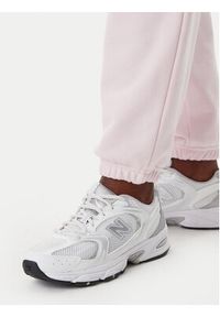 New Balance Spodnie dresowe Essentials WP41500 Różowy Relaxed Fit. Kolor: różowy. Materiał: syntetyk #4