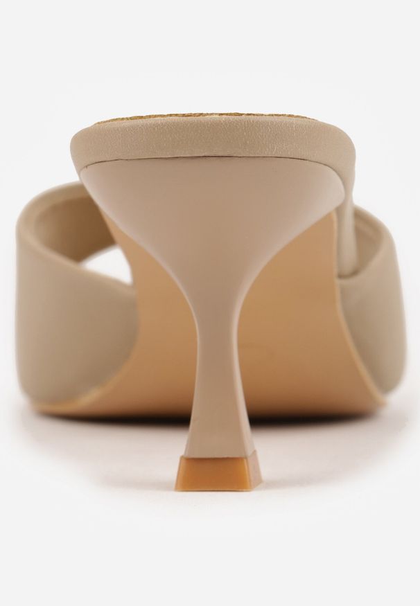 Born2be - Ciemnobeżowe Klapki na Niskiej Szpilce z Odkrytym Noskiem Cametea. Okazja: na co dzień. Nosek buta: otwarty. Kolor: beżowy. Materiał: len. Obcas: na obcasie. Styl: casual, elegancki. Wysokość obcasa: niski