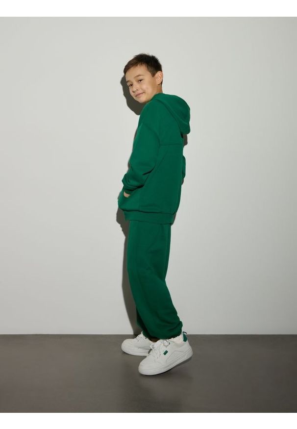 Reserved - Bawełniane spodnie jogger - zielony. Kolor: zielony. Materiał: bawełna