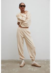 Marsala - Spodnie typu jogger z HAFTEM w kolorze BISQUIT - NEVIS-XL. Materiał: guma, bawełna, dzianina, poliester. Wzór: haft. Styl: elegancki