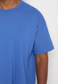 Born2be - Niebieska Koszulka T-shirt z Bawełny Fodarella. Okazja: na co dzień. Kolor: niebieski. Materiał: bawełna. Wzór: aplikacja. Styl: klasyczny, casual, elegancki #7