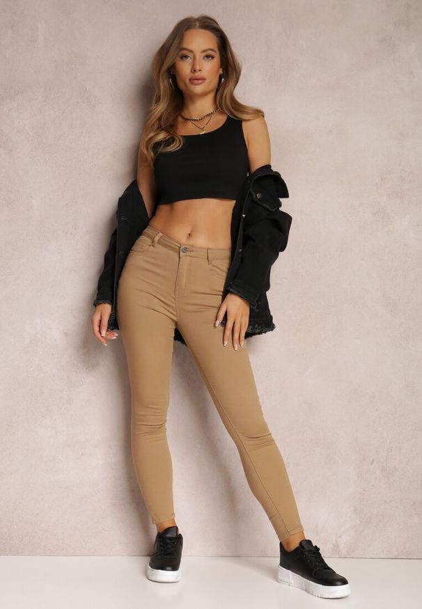 Renee - Beżowe Spodnie Skinny Eulalia. Kolor: beżowy. Materiał: tkanina. Długość: długie. Wzór: gładki. Styl: klasyczny