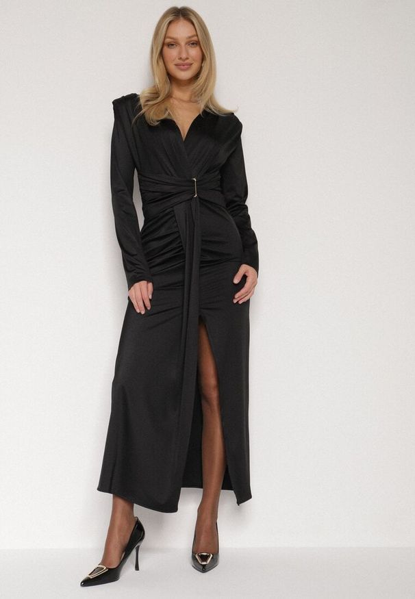 Born2be - Czarna Elegancka Sukienka z Trenem i Rozcięciem Atissa. Okazja: na imprezę. Kolor: czarny. Wzór: aplikacja. Styl: elegancki