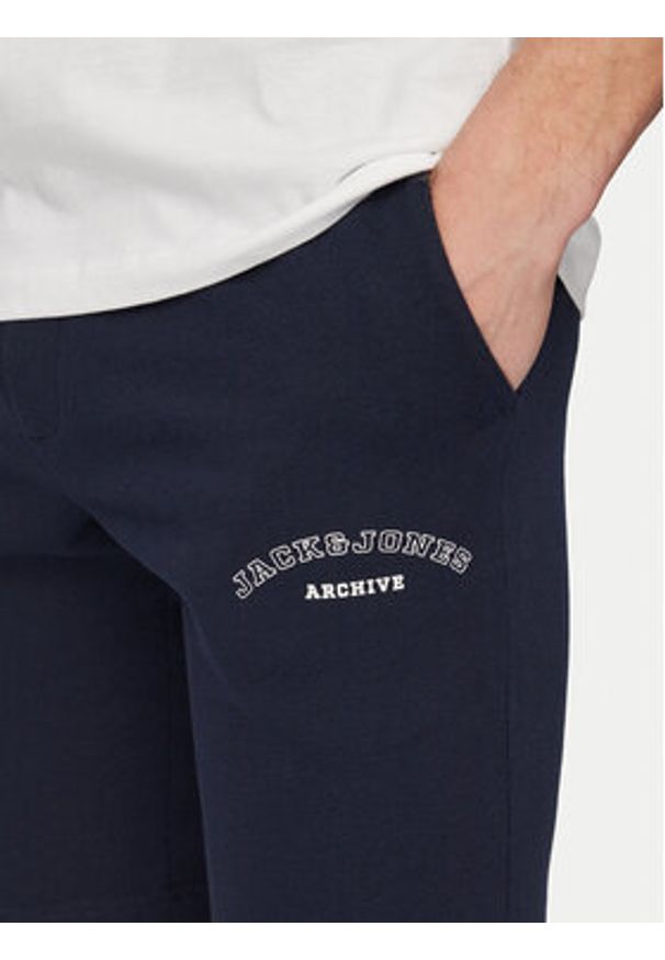 Jack & Jones Komplet t-shirt i spodenki College 12298226 Biały Regular Fit. Kolor: biały. Materiał: bawełna