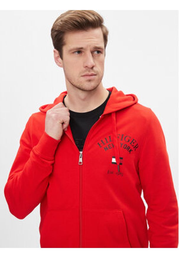 TOMMY HILFIGER - Tommy Hilfiger Bluza Wcc Arched Varsity Zip Thru MW0MW33644 Czerwony Regular Fit. Kolor: czerwony. Materiał: bawełna