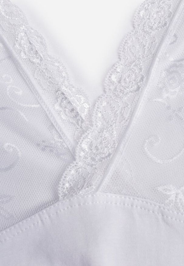 Renee - Biały Bieliźniany Top z Bawełny z Siateczkową Wstawką i Koronką Beranela. Kolor: biały. Materiał: bawełna, koronka. Wzór: koronka