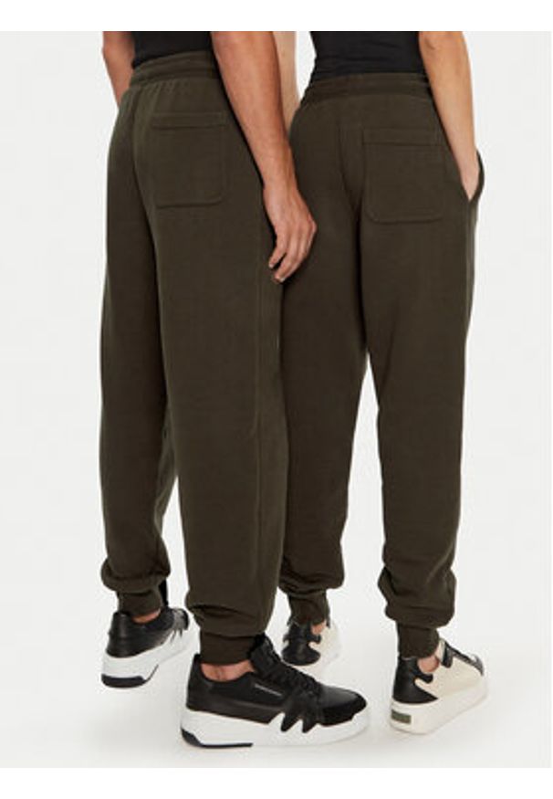 AMI PARIS - AMI Paris Spodnie dresowe UTR240.JE0091 Brązowy Regular Fit. Kolor: brązowy. Materiał: bawełna