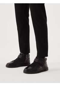 Kazar - Miejskie sneakersy ze skóry licowej. Wysokość cholewki: przed kolano. Zapięcie: rzepy. Kolor: czarny. Materiał: skóra. Szerokość cholewki: normalna #7