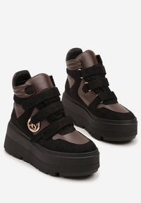 Born2be - Czarno-Brązowe Botki Vices w Stylu Sneakersów na Platformie Afirriva. Okazja: na co dzień. Zapięcie: rzepy. Kolor: czarny. Materiał: jeans. Wzór: aplikacja. Obcas: na platformie. Styl: retro, casual, klasyczny. Wysokość obcasa: średni #7