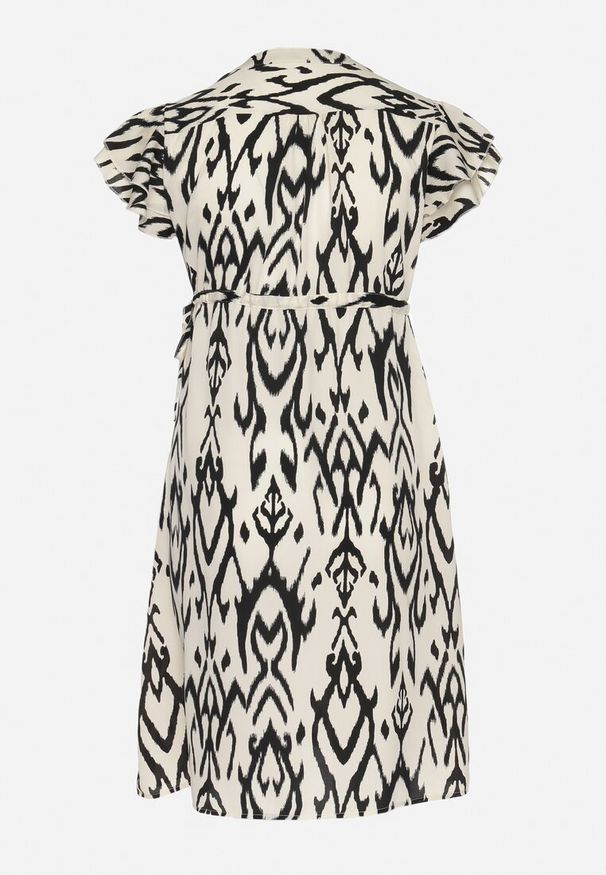 Born2be - Biało-Czarna Rozkloszowana Sukienka z Krótkim Rękawem Zwężana w Talii Ezeviana. Okazja: na co dzień. Kolor: biały. Materiał: tkanina. Długość rękawa: krótki rękaw. Sezon: lato. Typ sukienki: proste. Styl: casual, klasyczny