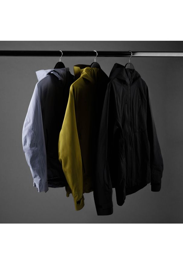 quechua - Kurtka turystyczna męska Quechua MH900 wodoodporna. Kolor: czarny, zielony, wielokolorowy. Sport: turystyka piesza