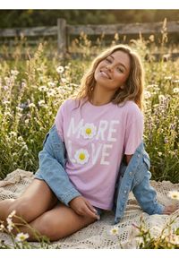 Sinsay - Bawełniana koszulka z aplikacją 3D - fioletowy. Kolor: fioletowy. Materiał: bawełna. Wzór: aplikacja #1