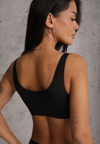 Renee - Czarny Sportowy Biustonosz z Usztywnieniem Ozdobiony Siateczkową Wstawką Edalissa. Kolor: czarny. Rodzaj stanika: wyciągane miseczki. Wzór: aplikacja #7