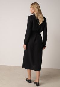 Born2be - Czarna Sukienka Koszulowa z Wiskozą z Wiązanym Paskiem Lustilla. Okazja: na co dzień. Kolor: czarny. Materiał: wiskoza. Typ sukienki: koszulowe. Styl: casual, elegancki, klasyczny #2