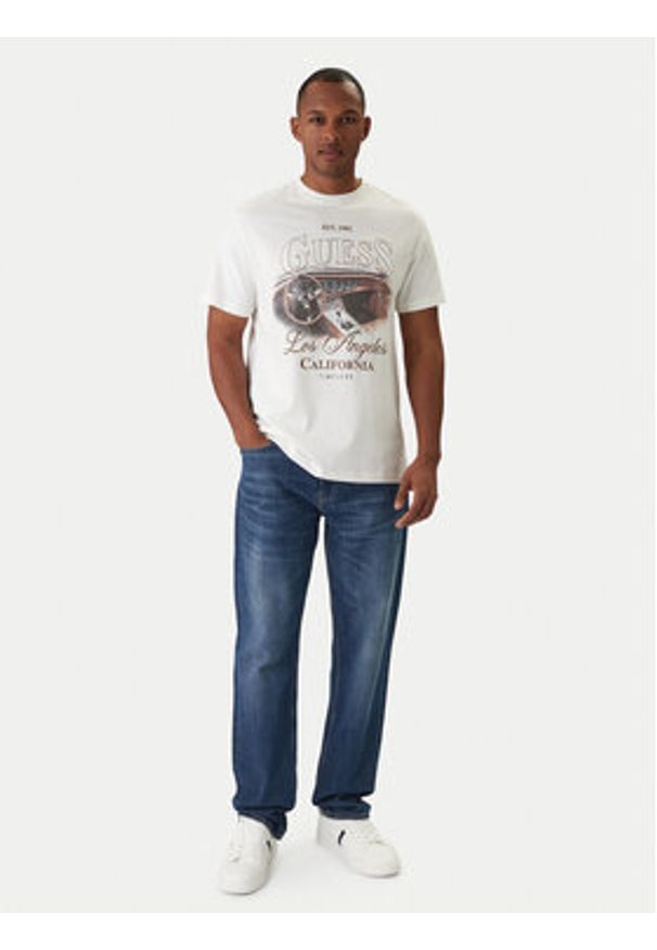 Guess T-Shirt M6RI13 K8FQ4 Écru Regular Fit. Kolor: kremowy. Materiał: bawełna