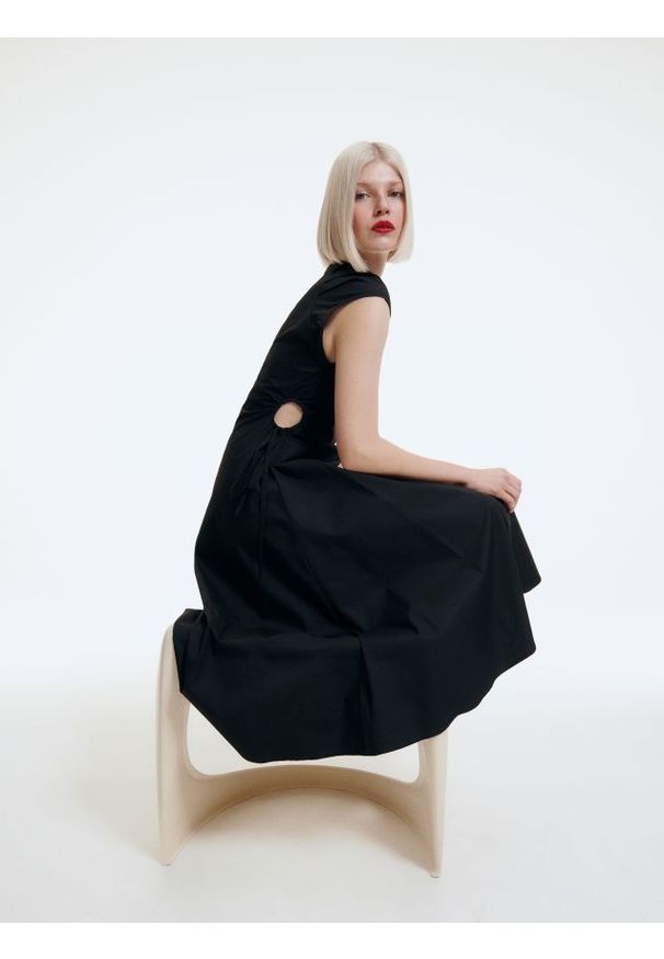 Reserved - Bawełniana sukienka midi - czarny. Kolor: czarny. Materiał: bawełna. Długość: midi