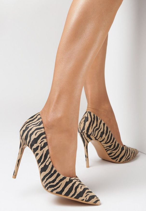 Born2be - Beżowo-Czarne Szpilki Penthiore. Nosek buta: szpiczasty. Zapięcie: bez zapięcia. Kolor: beżowy. Materiał: zamsz. Szerokość cholewki: normalna. Wzór: nadruk, aplikacja, motyw zwierzęcy. Obcas: na szpilce. Wysokość obcasa: wysoki