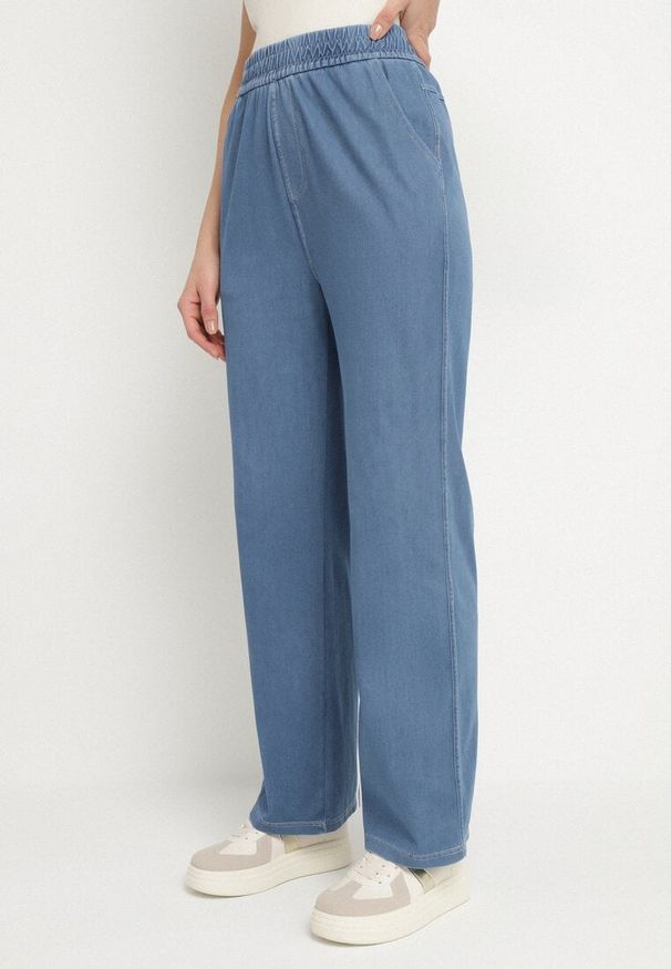 Born2be - Niebieskie Szerokie Spodnie z Wiskozą Bawełną Wysokim Stanem Imitujące Jeans Caldexis. Okazja: na co dzień. Stan: podwyższony. Kolor: niebieski. Materiał: jeans, bawełna, wiskoza. Styl: casual