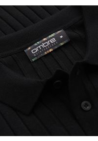 Ombre Clothing - Męska koszulka polo z wiskozą SLIM FIT w pionowy prążek – czarna V1 OM-POSS-0143 - XXL. Typ kołnierza: polo. Kolor: czarny. Materiał: wiskoza. Wzór: prążki. Styl: klasyczny, elegancki