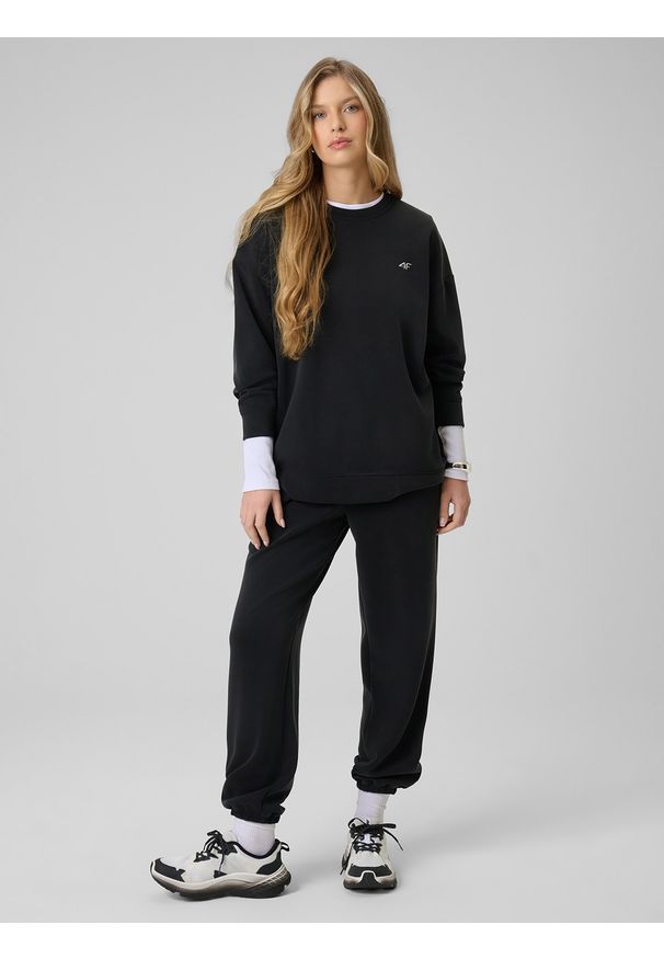 4f - 4F Spodnie z szerokimi nogawkami z modalem damskie - czarne XS. Kolor: czarny. Materiał: dzianina, materiał, dresówka. Długość: do kostek. Wzór: gładki