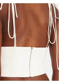 BARDOT - Bardot Top 59727TB1 Biały Regular Fit. Kolor: biały. Materiał: wiskoza, syntetyk #4