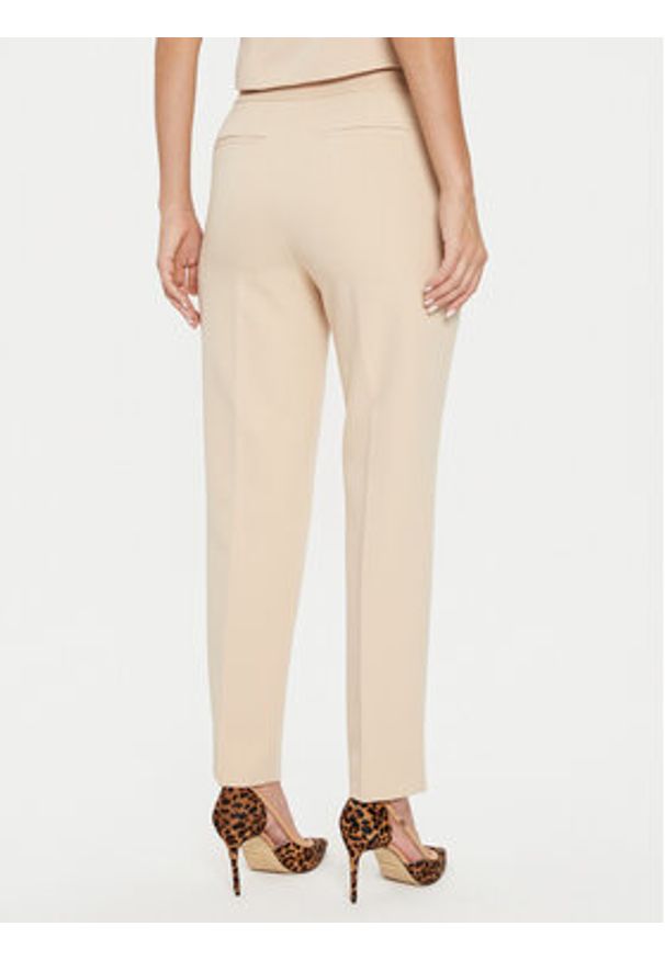 Guess Spodnie materiałowe W4YB52 WFWX2 Beżowy Regular Fit. Kolor: beżowy. Materiał: syntetyk