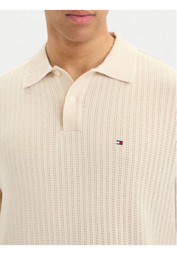 TOMMY HILFIGER - Tommy Hilfiger Sweter MW0MW42770 Kremowy Regular Fit. Kolor: kremowy. Materiał: bawełna