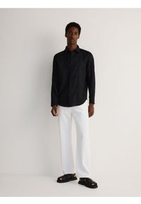 Reserved - Lniana koszula regular fit - czarny. Kolor: czarny. Materiał: len
