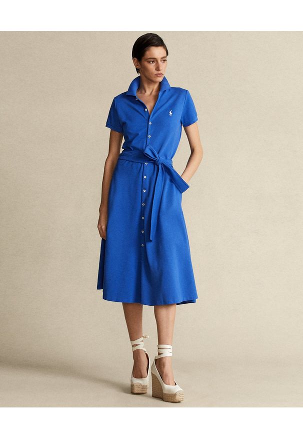 Ralph Lauren - RALPH LAUREN - Niebieska sukienka midi. Typ kołnierza: polo. Kolor: niebieski. Materiał: materiał. Typ sukienki: proste. Długość: midi