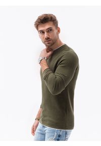 Ombre Clothing - Sweter męski E121 - oliwkowy - XXL. Okazja: na co dzień. Kolor: oliwkowy. Materiał: bawełna. Styl: casual, klasyczny, elegancki #5