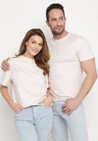Born2be - Jasnoróżowa Koszulka Avonmora. Kolor: różowy. Materiał: bawełna, jeans, dzianina. Długość rękawa: krótki rękaw. Długość: krótkie. Wzór: gładki
