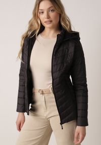 Born2be - Czarna Przejściowa Kurtka Pikowana z Odpinanym Kapturem Edrelith. Okazja: na co dzień. Kolor: czarny. Materiał: jeans, nylon. Styl: casual #7