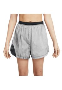 odzież Nike. Kolor: czarny. Długość: krótkie #1