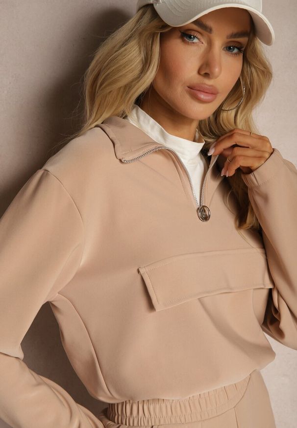Renee - Ciemnobeżowy Komplet Dresowy Bluza z Suwakiem i Kołnierzem i Spodnie z Kieszeniami Cargo Taigena. Kolor: beżowy. Materiał: dresówka