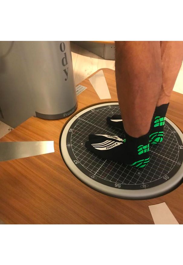 R-EVENGE - Skarpety techniczne Functional jednopalcowe dla dorosłych, czarnym z zielonym. Kolor: zielony, czarny, wielokolorowy. Materiał: poliamid, lycra. Sport: joga i pilates
