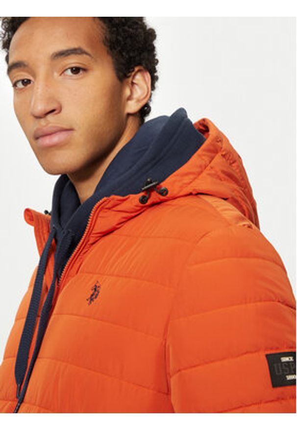 U.S. Polo Assn. Kurtka zimowa MUP3600 Pomarańczowy Regular Fit. Typ kołnierza: polo. Kolor: pomarańczowy. Materiał: syntetyk. Sezon: zima