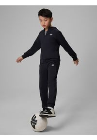 4f - 4F Bluza sportowa regular z kapturem chłopięca - czarna 122/128 (6-8 lat). Okazja: na co dzień. Typ kołnierza: kaptur. Kolor: czarny. Sezon: lato. Styl: sportowy #2