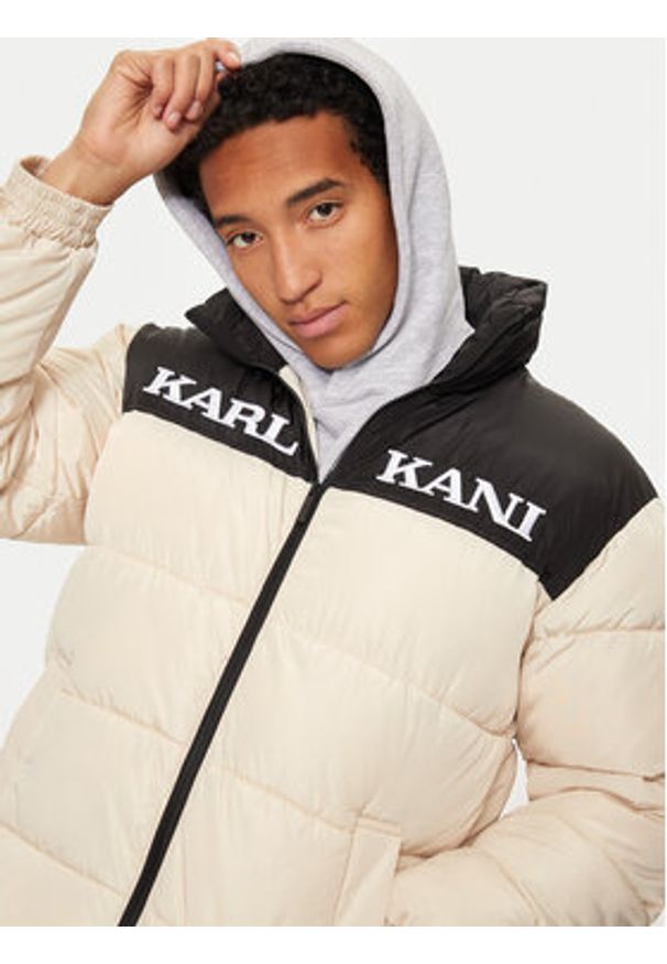 Karl Kani Kurtka zimowa Retro Essential 60760010 Beżowy Regular Fit. Kolor: beżowy. Materiał: syntetyk. Sezon: zima. Styl: retro