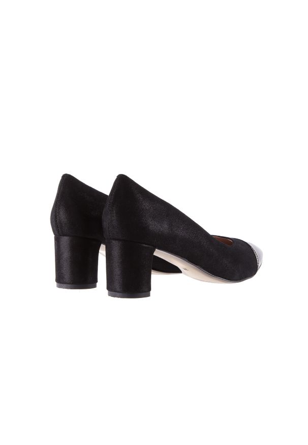 Czółenka Bayla-097 16 Czarne Czółenka, Skóra naturalna. Kolor: czarny. Materiał: zamsz. Obcas: na obcasie. Styl: elegancki. Wysokość obcasa: średni