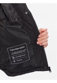 Calvin Klein Jeans Kurtka puchowa J20J221377 Czarny Regular Fit. Kolor: czarny. Materiał: syntetyk