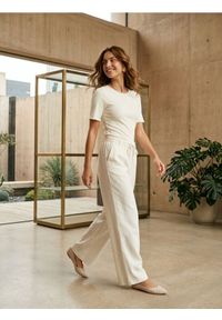 Sinsay - Bawełniana koszulka z ozdobnymi falbanami - kremowy. Kolor: kremowy. Materiał: bawełna #1