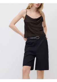 Reserved - Szorty z paskiem - czarny. Kolor: czarny. Materiał: wiskoza, tkanina #1