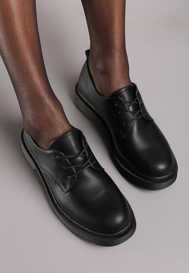 Renee - Czarne Casualowe Półbuty na Płaskiej Podeszwie ze Sznurowaniem Migola. Okazja: na co dzień. Zapięcie: sznurówki. Kolor: czarny. Materiał: len. Sezon: wiosna. Obcas: na płaskiej podeszwie. Styl: casual