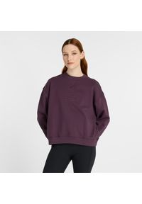 Bluza damska New Balance WT43535PLN – fioletowa. Okazja: na co dzień. Kolor: fioletowy. Materiał: dresówka, bawełna, materiał, prążkowany. Wzór: ze splotem. Styl: klasyczny, casual
