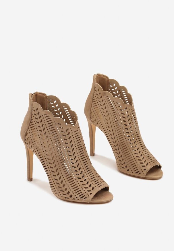 Born2be - Ciemnobeżowe Sandały Vices na Szpilce z Ażurową Cholewką Selmira. Okazja: na spacer, na imprezę. Kolor: beżowy. Wzór: ażurowy. Sezon: lato. Obcas: na szpilce. Styl: elegancki