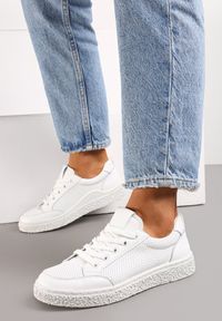 Renee - Białe Skórzane Sneakersy z Delikatną Perforacją Tuvia. Kolor: biały. Materiał: skóra #6