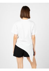 Silvian Heach T-Shirt | GPP23020TS | Kobieta | Biały. Okazja: na co dzień. Kolor: biały. Materiał: bawełna. Długość rękawa: krótki rękaw. Długość: krótkie. Wzór: napisy. Styl: casual